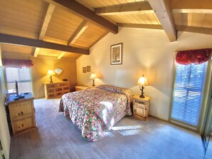 3 bedrooms, in-room safe, iron/ironing board, free WiFi - Mountain Retreat.                  (Mammoth Lakes)