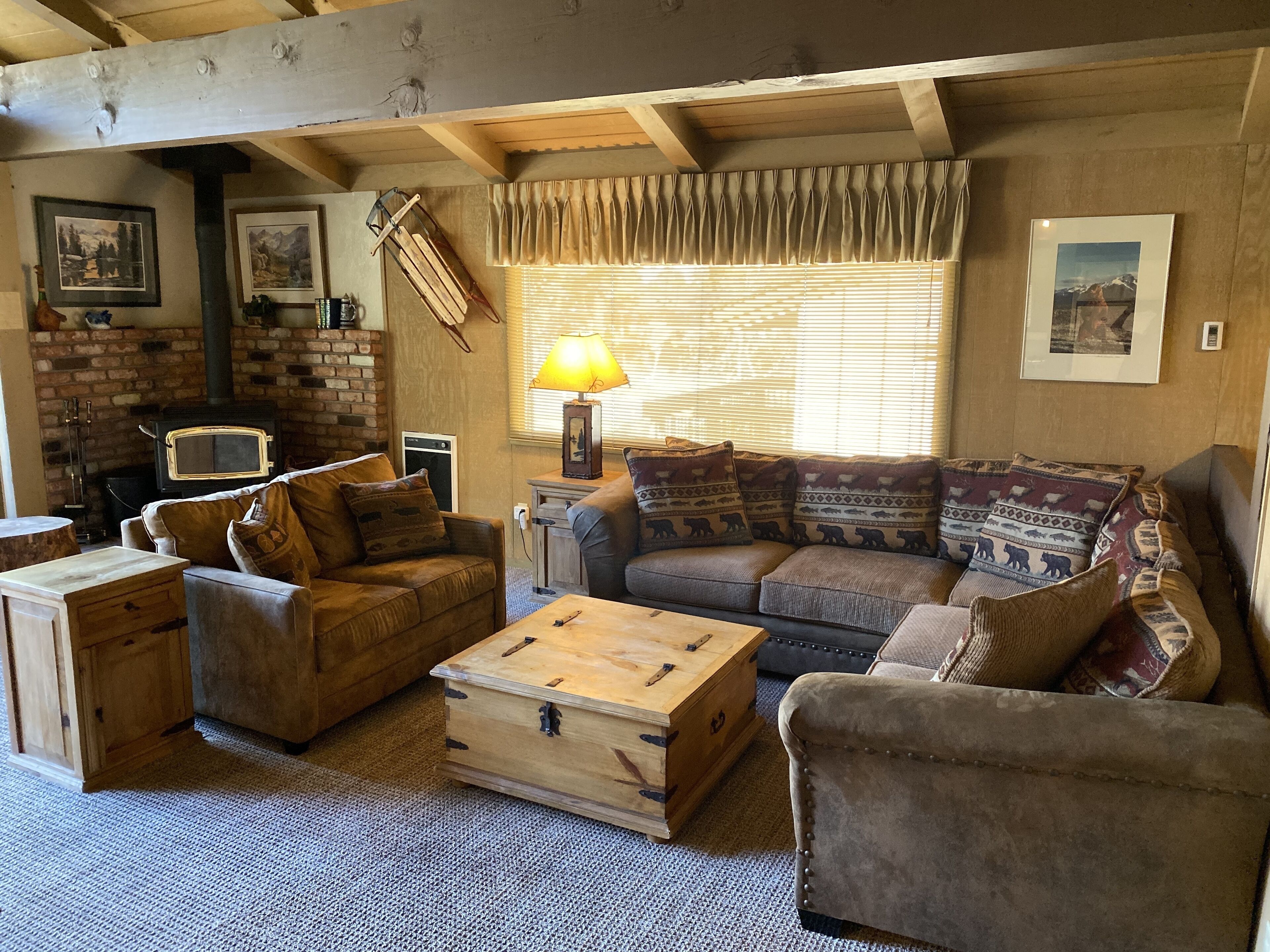 Smart TV, fireplace, DVD player, stereo