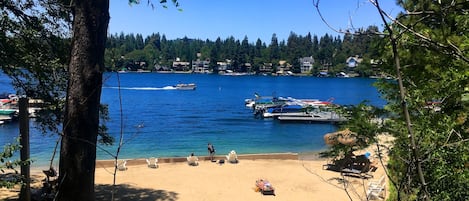 Plage privée, serviettes de plage, pêche sur place