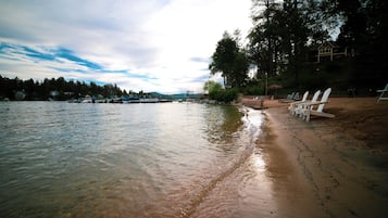 Private beach, beach towels, fishing