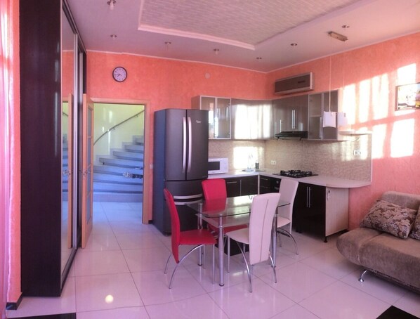 Fridge, microwave, oven, stovetop