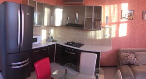 冰箱、微波炉、烤箱、炉灶