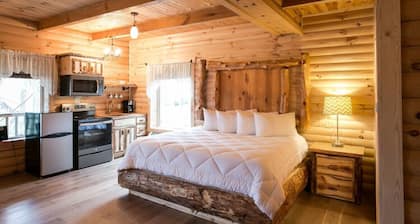 Cozy Lodge Fireplace Suite in Ohio's Amish Country