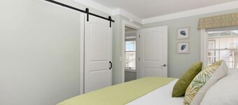 Charming 2-bedroom Mason Street Loft in downtown Saugatuck, perfect for 4!