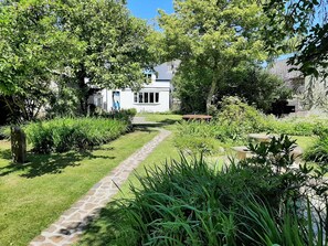 المنطقة المحيطة بالمنشأة