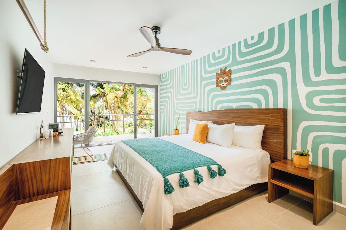 Private Room Beach Side Balcony | WiFi (free), bed sheets