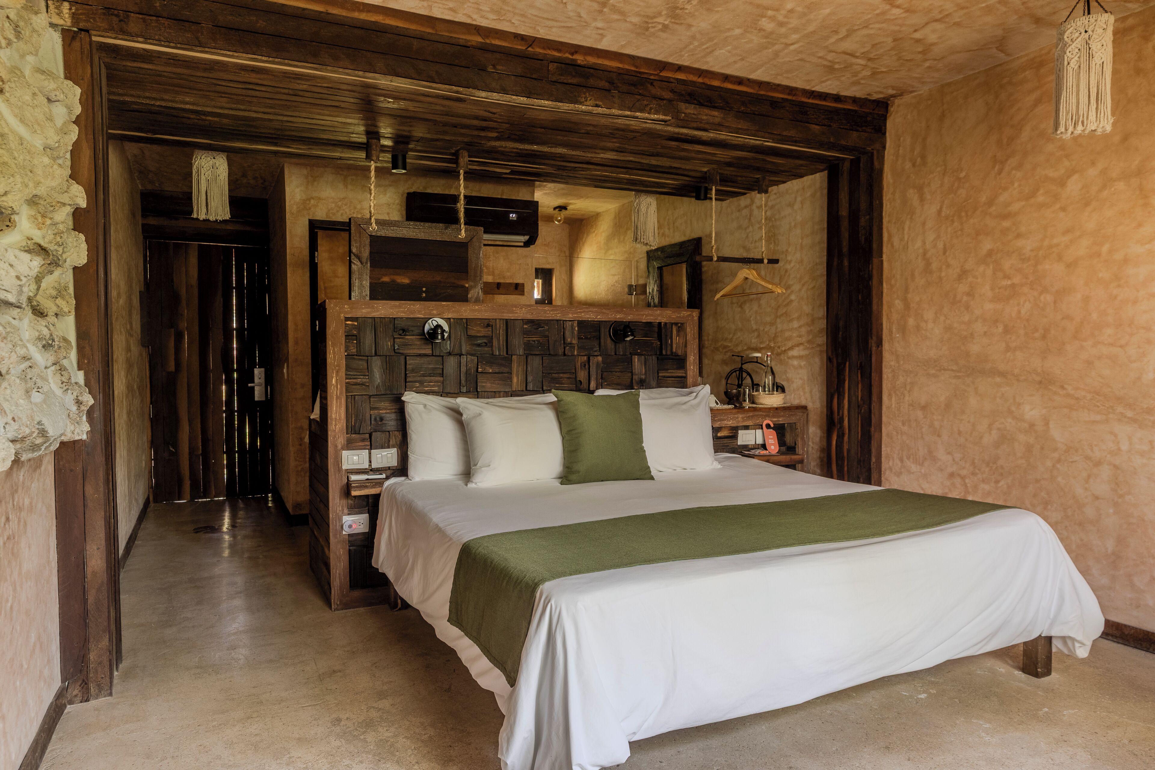 Jungle Private Room with Terrace | Free WiFi, bed sheets