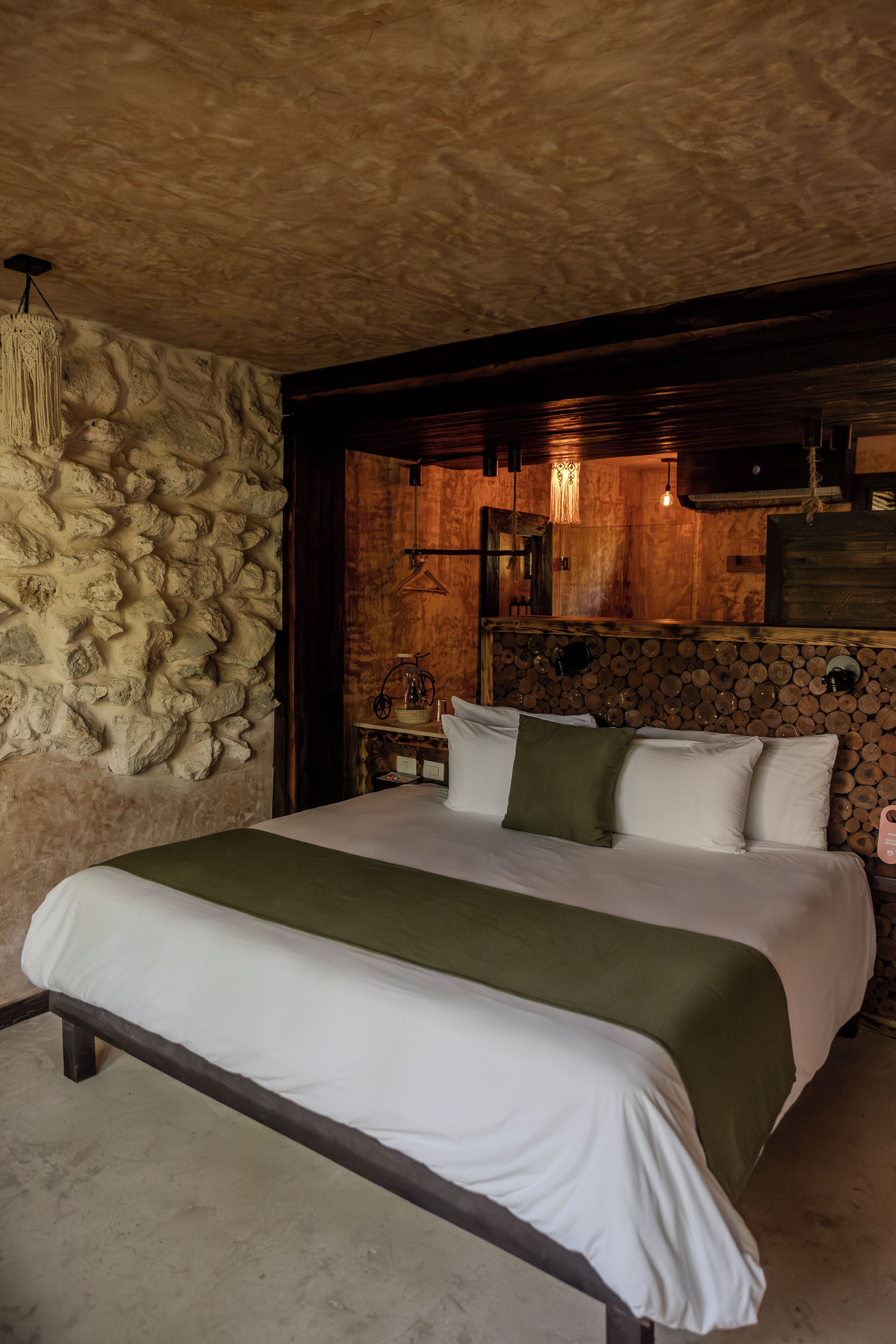 Jungle Private Room | Free WiFi, bed sheets