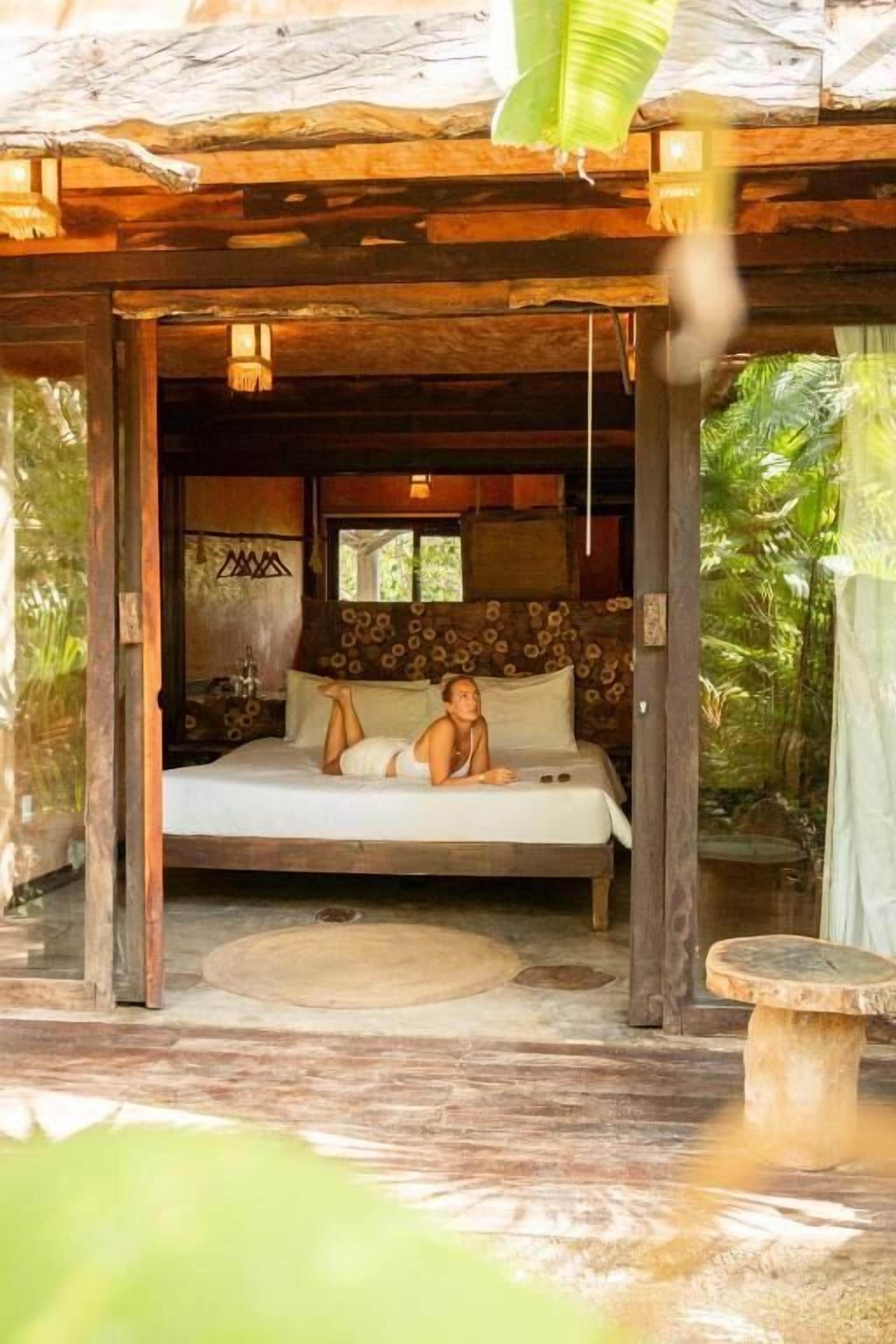 Jungle Private Room with Terrace | Free WiFi, bed sheets
