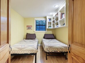 4 bedrooms, desk, iron/ironing board, travel cot