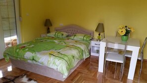 Premium bedding, laptop workspace, free WiFi, bed sheets - Akva Gold Apartmani (Arandelovac)