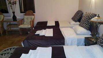 Triple Room | Premium bedding, laptop workspace, free WiFi, bed sheets