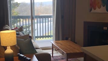 Smart TV, fireplace, table tennis