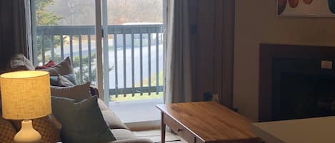 Smart TV, fireplace, table tennis