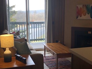 Smart TV, fireplace, table tennis - Beech Mountain Gem- Sleeps 4! (Beech Mountain)