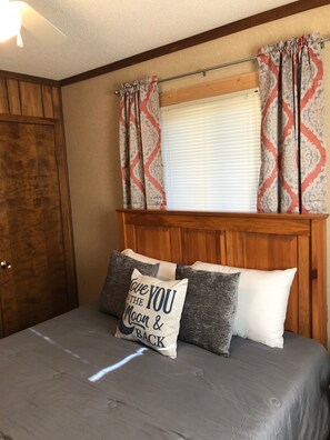 1 bedroom, iron/ironing board, free WiFi, bed sheets - Beech Mountain Gem- Sleeps 4! (Beech Mountain)