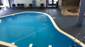 Inomhuspool och uppvärmd pool