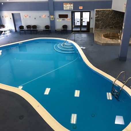 Indoor pool, a heated pool. Beech Mountain Gem- Sleeps 4!