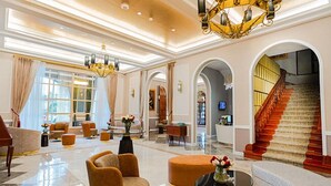 A spacious lobby with a grand staircase, comfortable seating areas, and a chandelier. - Hotel de Turistas Huancayo - Hotel Asociado Casa Andina (Huancayo)