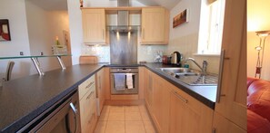 Fridge, oven, dishwasher, cookware/dishes/utensils