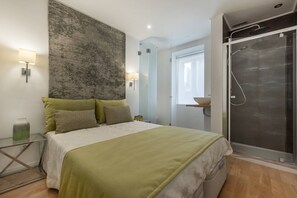 1 bedroom, iron/ironing board, internet, bed sheets