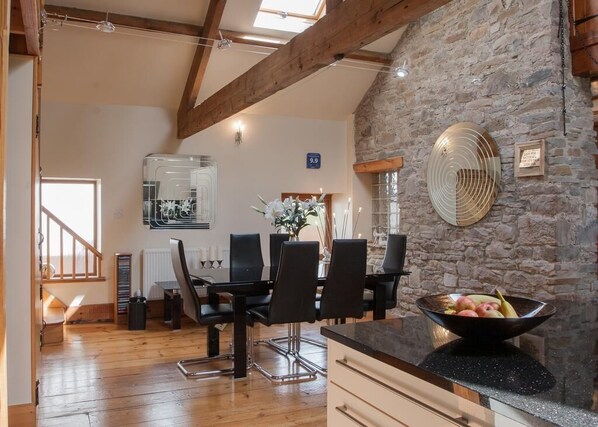 Interior - Beudy Bach (Llanelli)