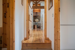 Interior entrance - Beudy Bach (Llanelli)