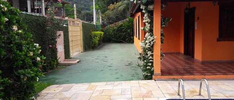 Piscine intérieure, piscine extérieure