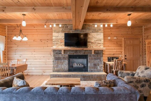 Acogedora suite de cabaña romántica con bañera de hidromasaje. 1/2 milla a Berlín!