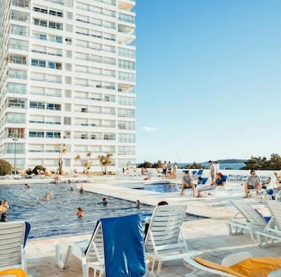 Dpto 6 personas FRENTE AL MAR-