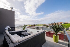 Terrace/patio - Casa Celeste-Deluxe Ocean View/Heated Pool (Ponta Garça)