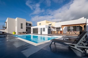 Piscine extérieure, piscine chauffée