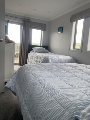 2 bedrooms, iron/ironing board, free WiFi, bed sheets - Modern Bach with a Rural view (Riverton)
