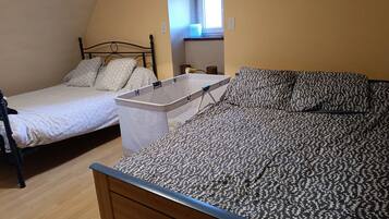 2 chambres, fer et planche à repasser