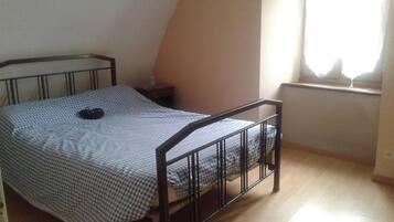 2 slaapkamers, een strijkplank/strijkijzer