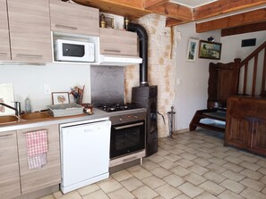 Fridge, microwave, oven, stovetop - Homerez - House in Veyreau (Veyreau)