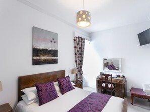 스탠다드 더블룸, 더블침대 1개 (Shared) | 책상, 다리미/다리미판