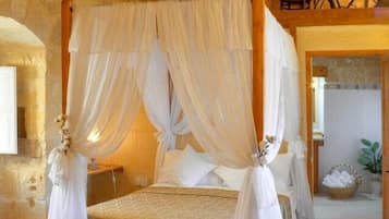 2 bedrooms, in-room safe, travel cot, WiFi