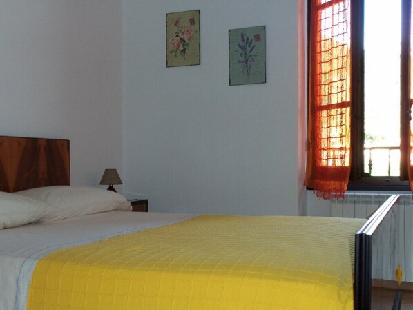 2 bedrooms, iron/ironing board, travel cot, WiFi
