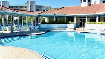 Piscina externa, piscina aquecida