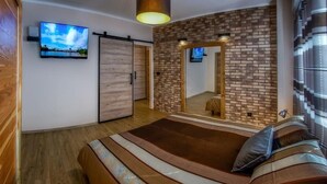 2 bedrooms, in-room safe, iron/ironing board, free WiFi - Perfect space to unwind with everything at your doorstep! (Rijeka)