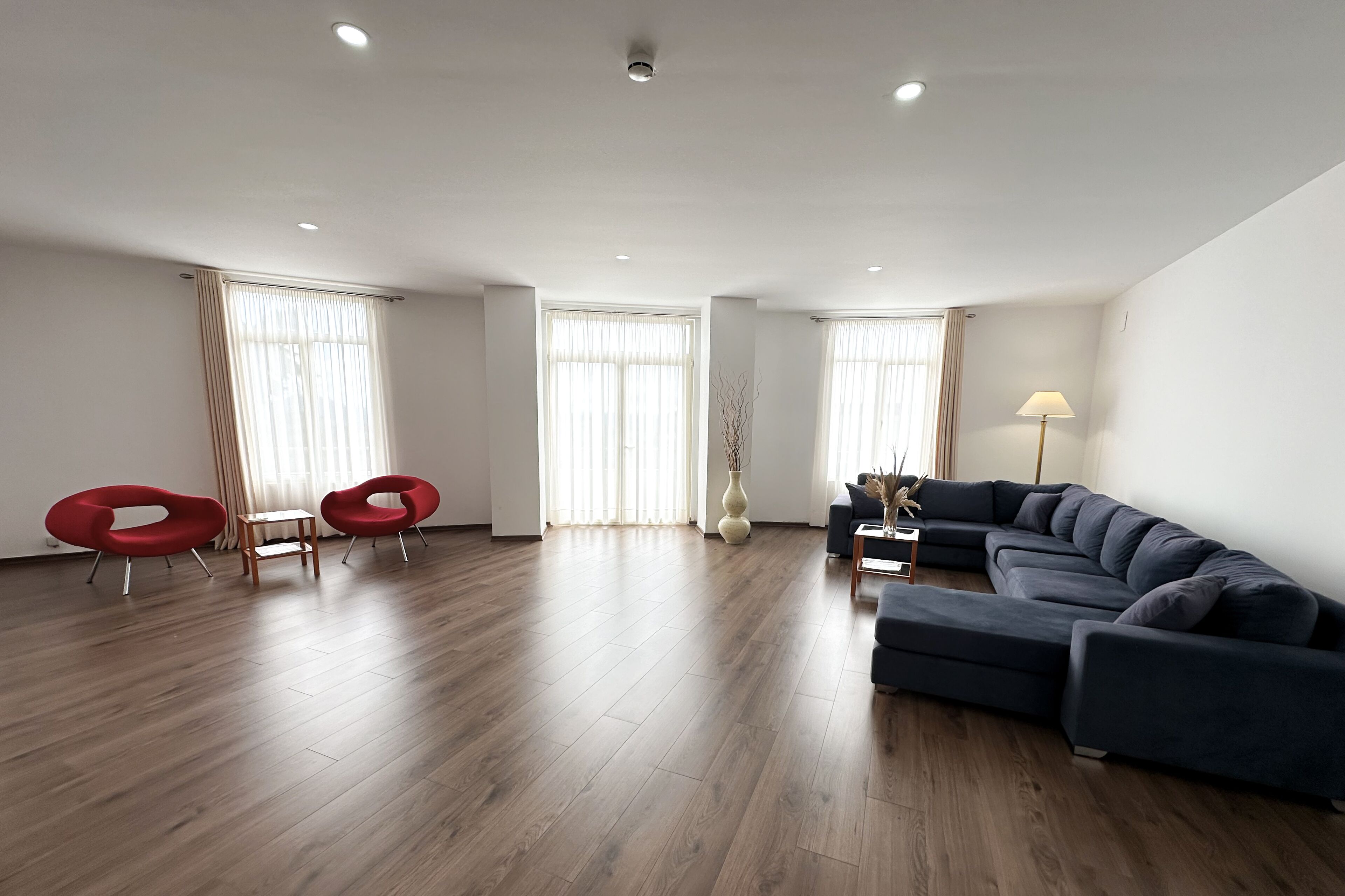 Familieværelse - 2 soveværelser | Opholdsområde | Fladskærms-tv