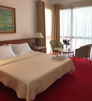 Standard-Doppelzimmer, Bergblick | Schreibtisch, kostenloses WLAN, Bettwäsche