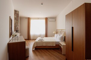 Junior Room, Mountain View | Desk, soundproofing, free WiFi, bed sheets