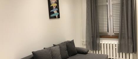 Studiosvit (7B) | Vardagsrum | Platt-tv