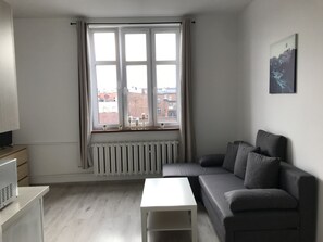 Studio Suite (7C) | Living room | Flat-screen TV - Apartmood Moniuszki 2 (Katowice)