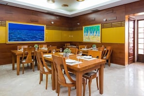 Desayuno continental (EUR 15 por persona)