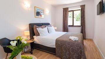 Double Room | Peti besi dalam bilik, seterika/papan seterika