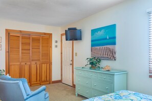 3 slaapkamers, een strijkplank/strijkijzer, wifi, beddengoed