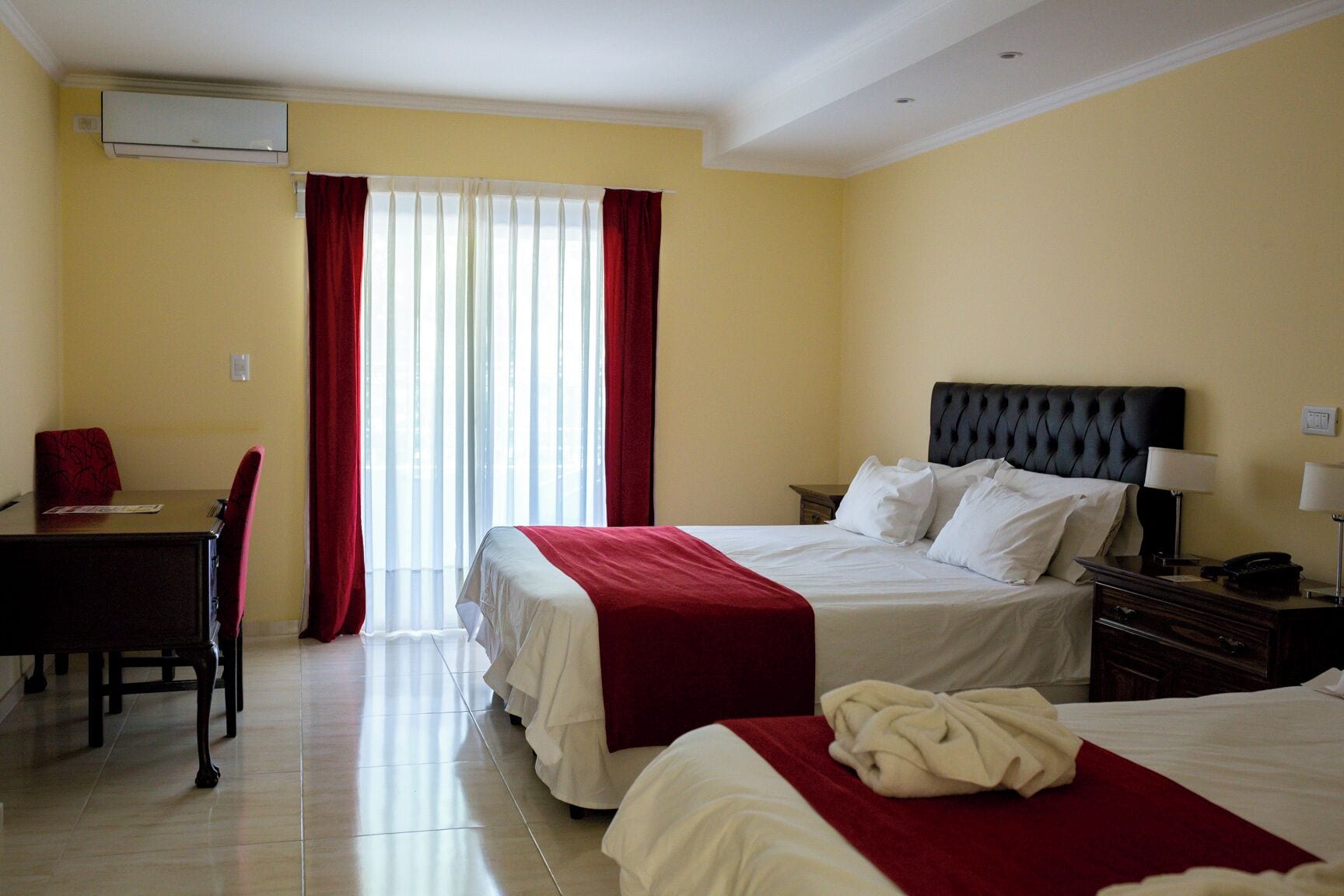 Caja de seguridad en la habitación, wifi gratis y ropa de cama 